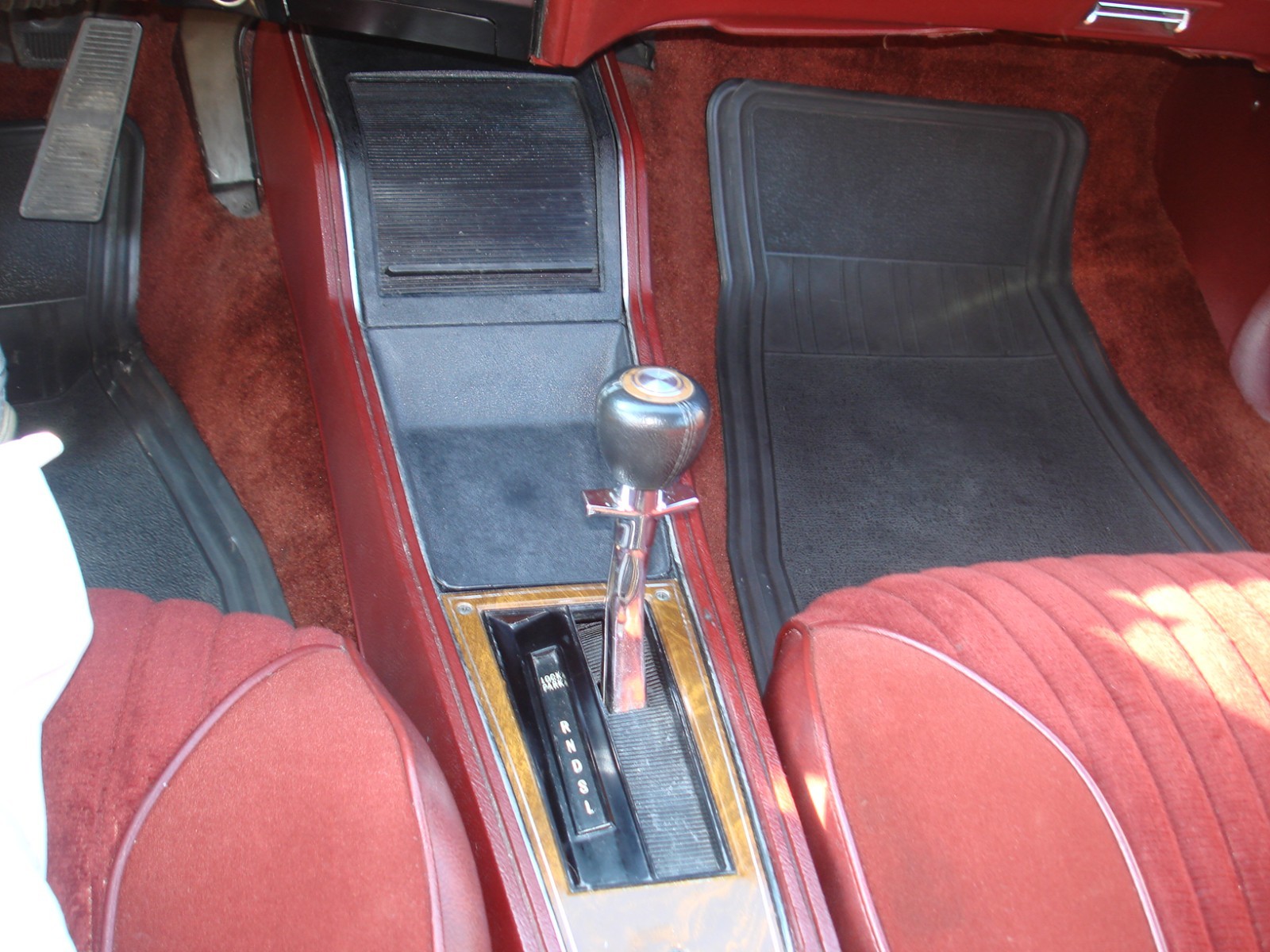 Oldsmobile-Cutlass-1976-Coupe-13