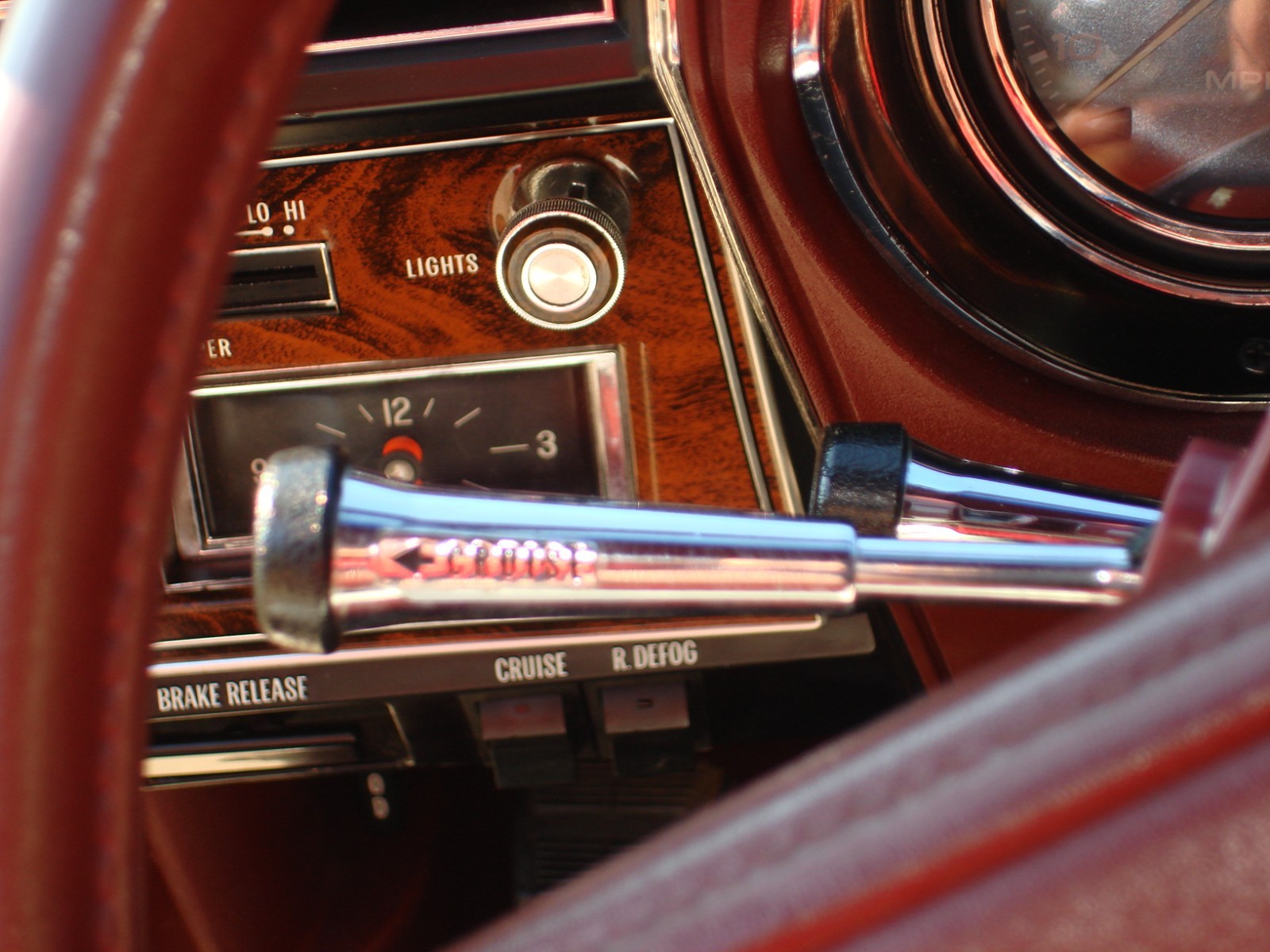 Oldsmobile-Cutlass-1976-Coupe-15