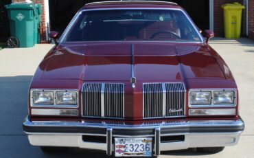 Oldsmobile-Cutlass-1976-Coupe-2