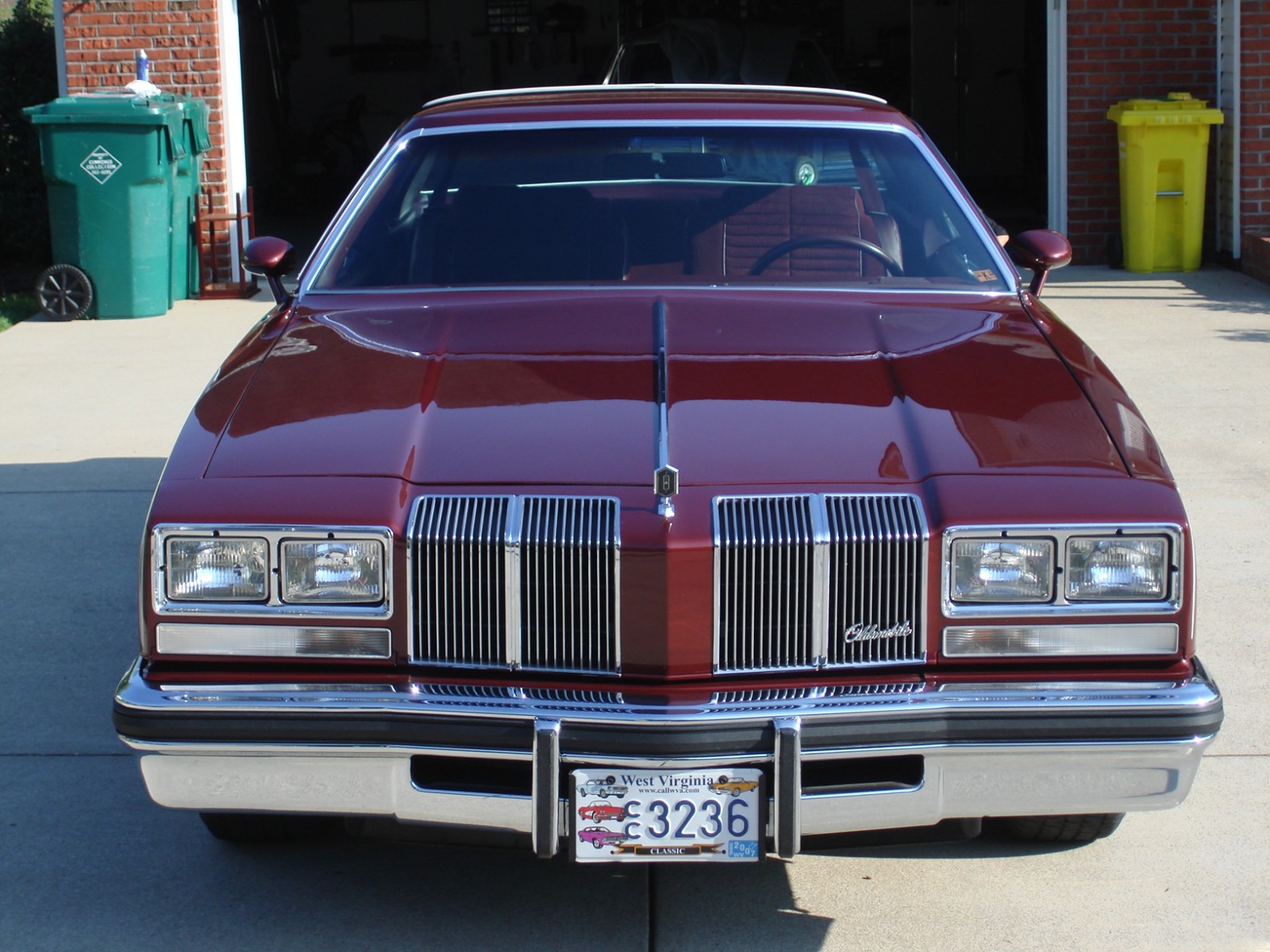 Oldsmobile-Cutlass-1976-Coupe-2