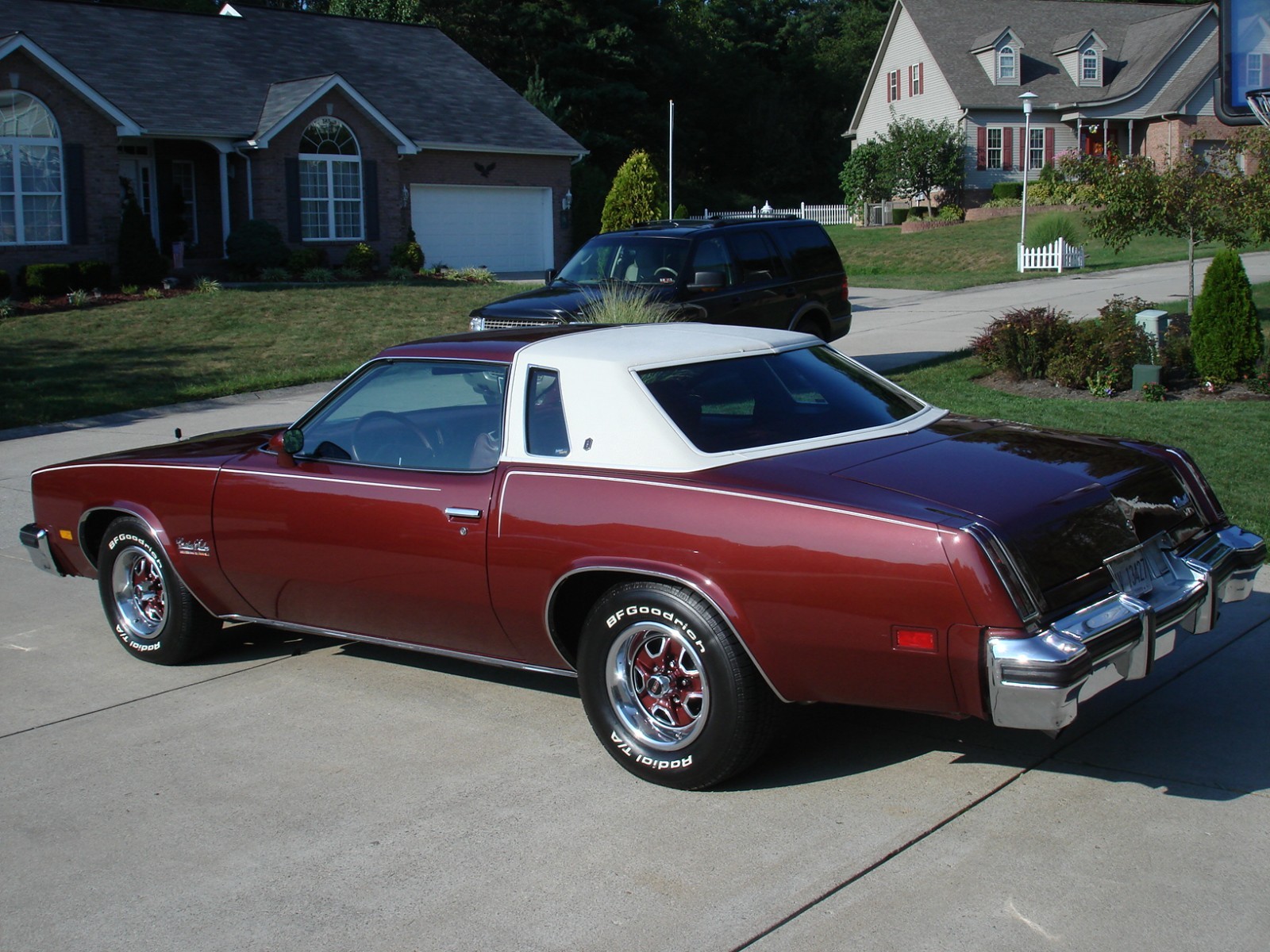 Oldsmobile-Cutlass-1976-Coupe-3