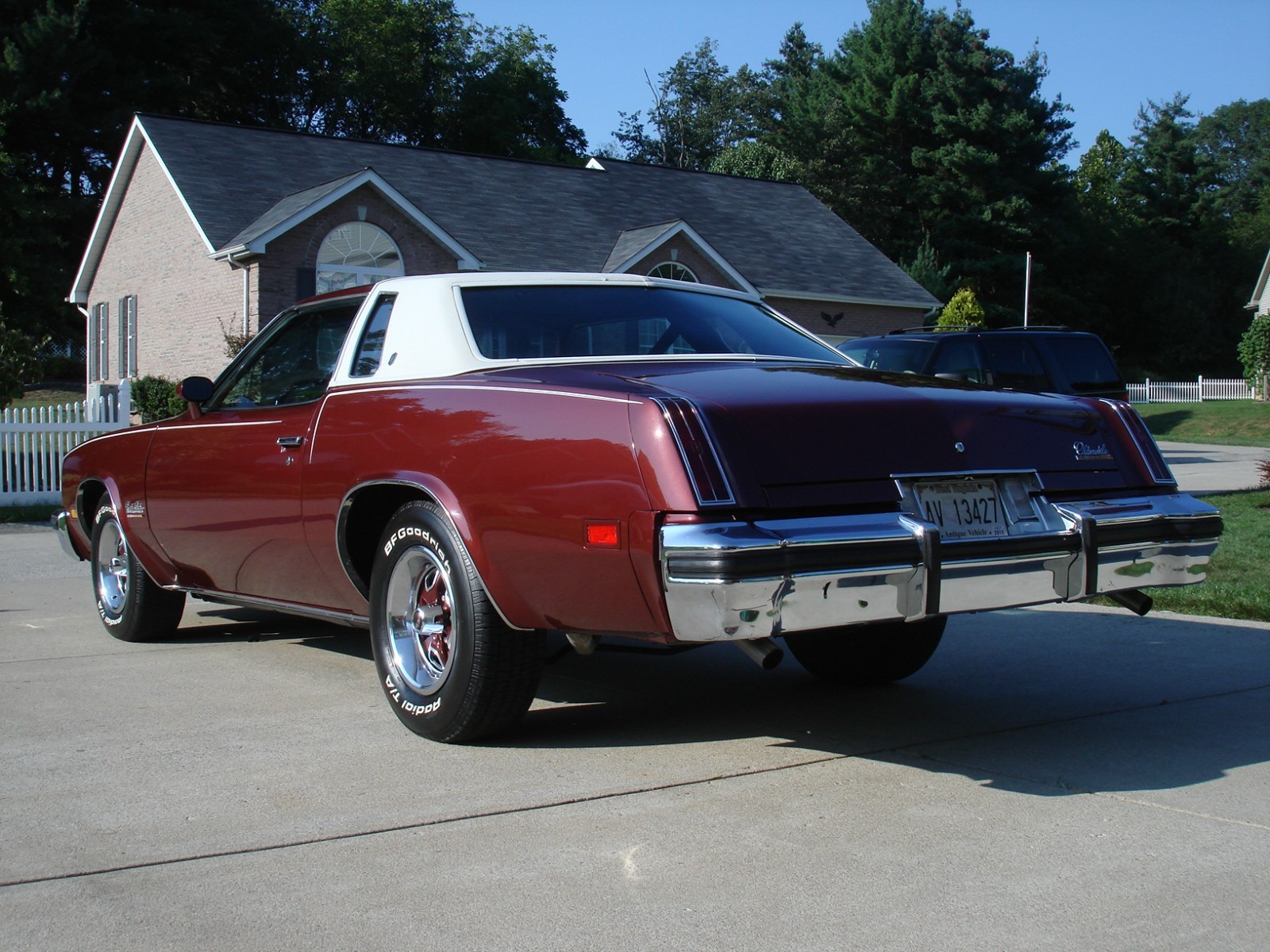 Oldsmobile-Cutlass-1976-Coupe-4