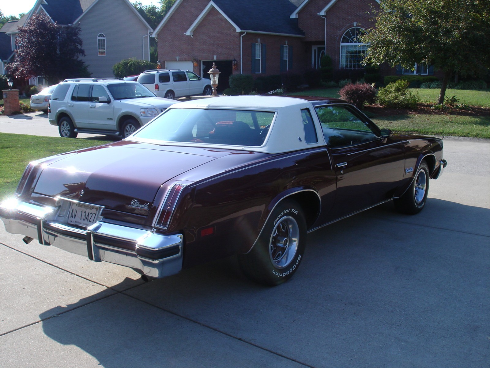 Oldsmobile-Cutlass-1976-Coupe-5