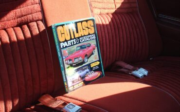 Oldsmobile-Cutlass-1976-Coupe-8