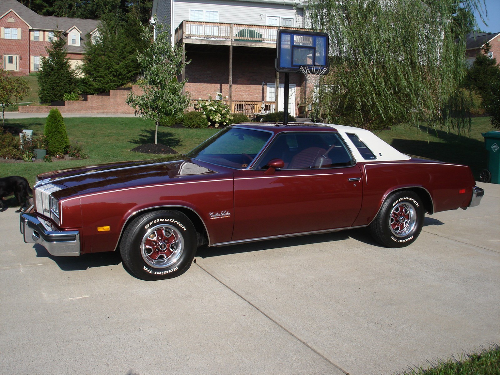 Oldsmobile-Cutlass-1976-Coupe