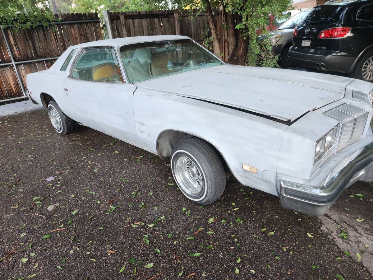 Oldsmobile-Cutlass-1976-custom-1