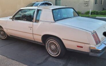 Oldsmobile-Cutlass-1978-White-1