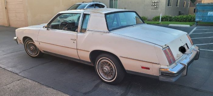 Oldsmobile-Cutlass-1978-White-1