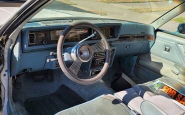 Oldsmobile-Cutlass-1978-White-11
