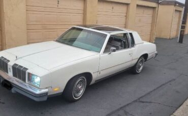 Oldsmobile-Cutlass-1978-White-15