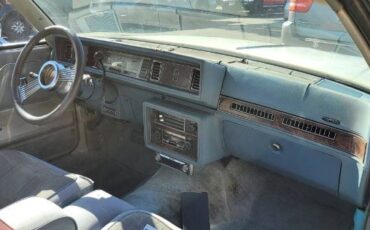 Oldsmobile-Cutlass-1978-White-17