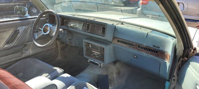 Oldsmobile-Cutlass-1978-White-17