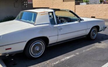 Oldsmobile-Cutlass-1978-White