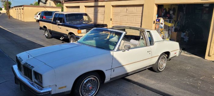 Oldsmobile-Cutlass-1978-White-4