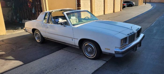 Oldsmobile-Cutlass-1978-White-6