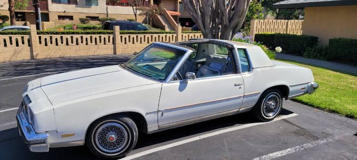 Oldsmobile-Cutlass-1978-White-7
