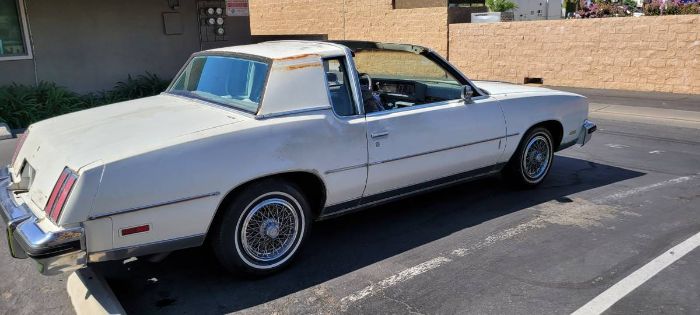 Oldsmobile-Cutlass-1978-White
