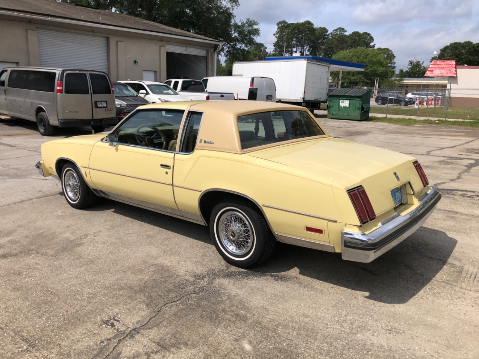 Oldsmobile-Cutlass-1979-Coupe-2