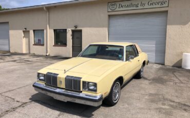Oldsmobile-Cutlass-1979-Coupe