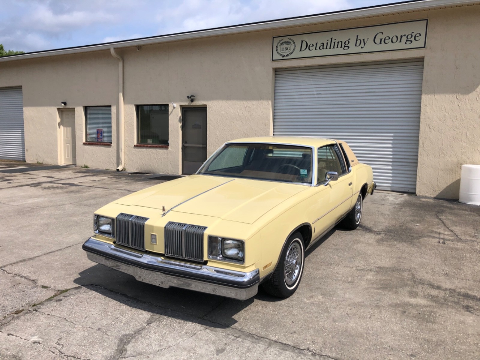 Oldsmobile-Cutlass-1979-Coupe