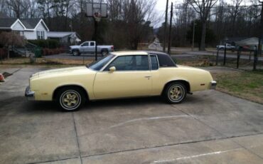 Oldsmobile-Cutlass-1979-Yellow-12