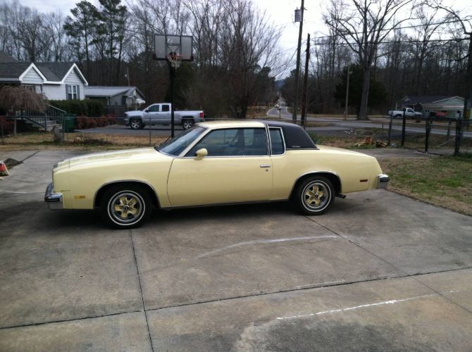 Oldsmobile-Cutlass-1979-Yellow-12