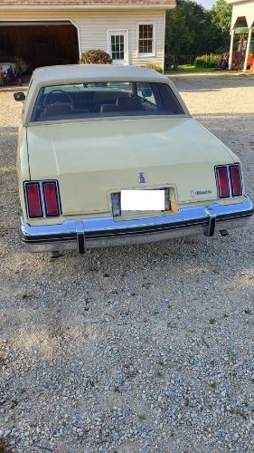 Oldsmobile-Cutlass-1979-Yellow