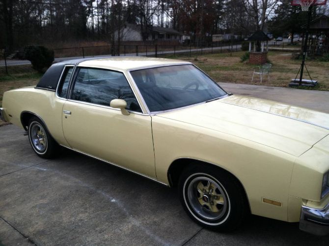 Oldsmobile-Cutlass-1979-Yellow-2