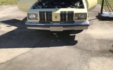 Oldsmobile-Cutlass-1979-Yellow