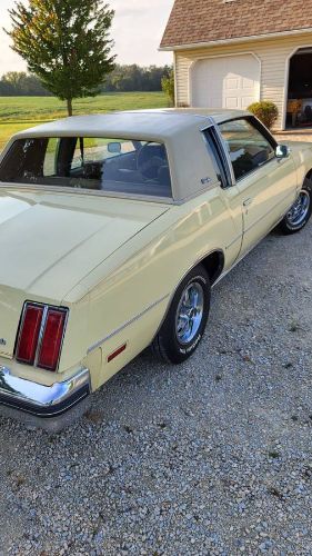 Oldsmobile-Cutlass-1979-Yellow-9