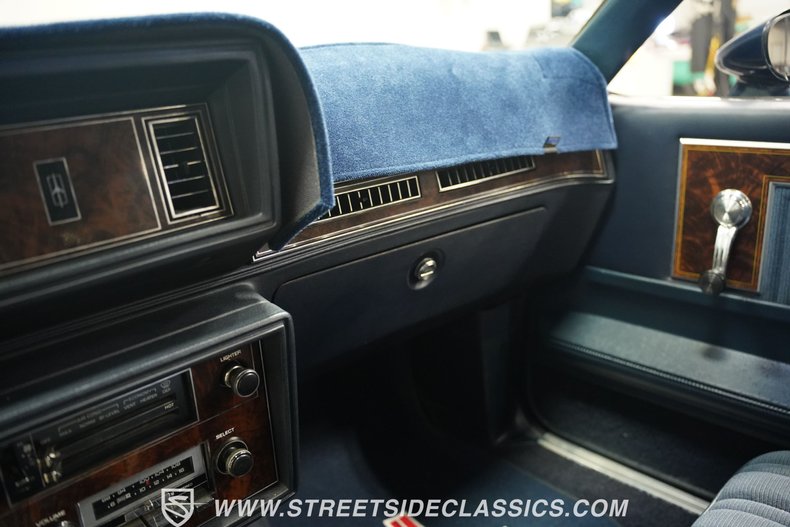 Oldsmobile-Cutlass-1981-Blue-Blue-44