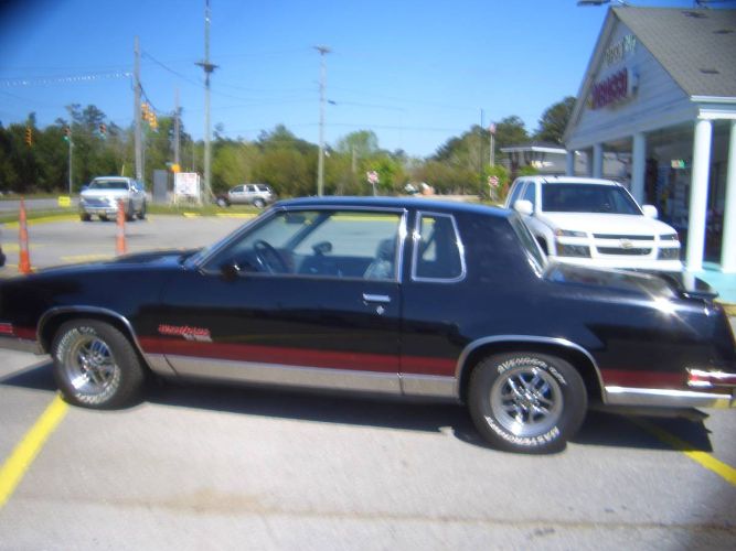 Oldsmobile-Cutlass-1983-Black-10