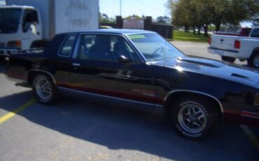 Oldsmobile-Cutlass-1983-Black-2