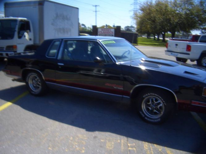 Oldsmobile-Cutlass-1983-Black-2
