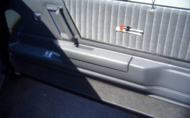 Oldsmobile-Cutlass-1983-Black-7