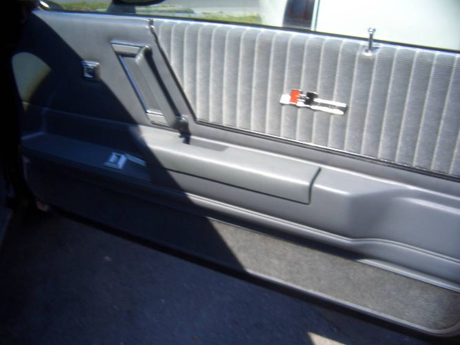 Oldsmobile-Cutlass-1983-Black-7