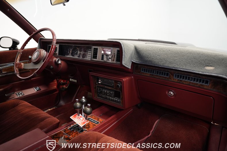 Oldsmobile-Cutlass-1983-Black-Maroon-10