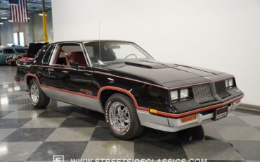Oldsmobile-Cutlass-1983-Black-Maroon-11