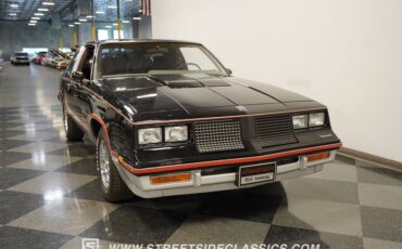 Oldsmobile-Cutlass-1983-Black-Maroon-12
