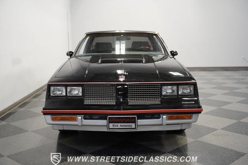 Oldsmobile-Cutlass-1983-Black-Maroon-13