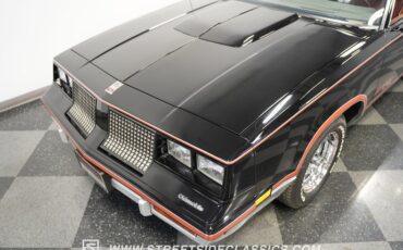 Oldsmobile-Cutlass-1983-Black-Maroon-15