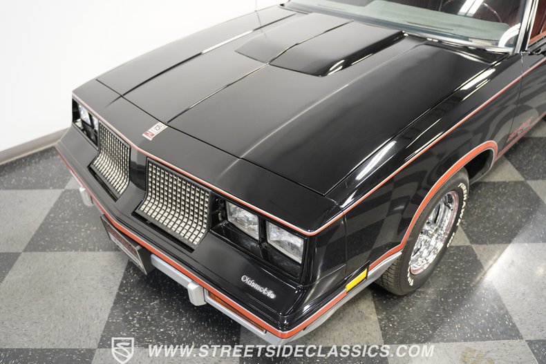 Oldsmobile-Cutlass-1983-Black-Maroon-15