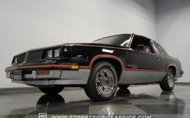 Oldsmobile-Cutlass-1983-Black-Maroon-16