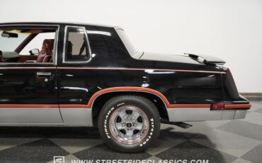 Oldsmobile-Cutlass-1983-Black-Maroon-19
