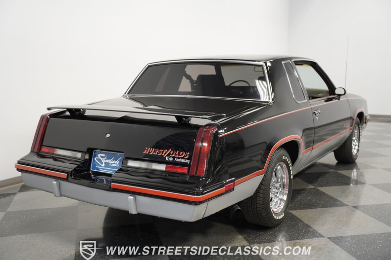 Oldsmobile-Cutlass-1983-Black-Maroon-20