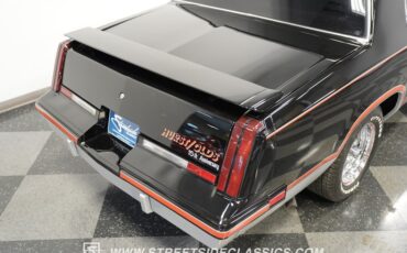 Oldsmobile-Cutlass-1983-Black-Maroon-21