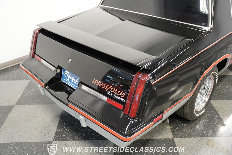 Oldsmobile-Cutlass-1983-Black-Maroon-21