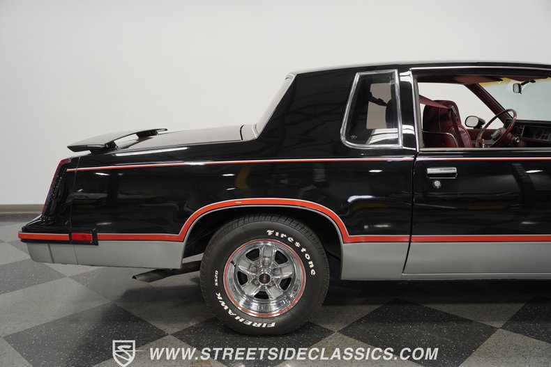 Oldsmobile-Cutlass-1983-Black-Maroon-24