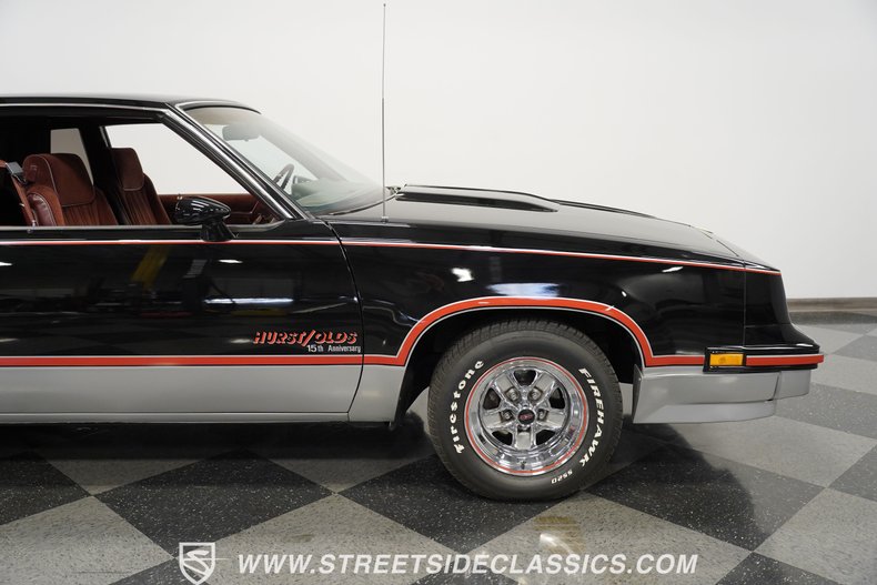 Oldsmobile-Cutlass-1983-Black-Maroon-25