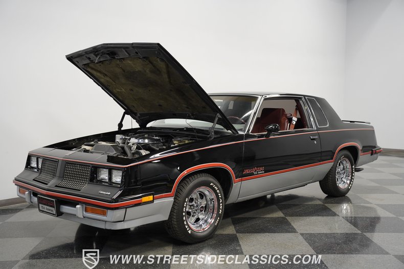 Oldsmobile-Cutlass-1983-Black-Maroon-26